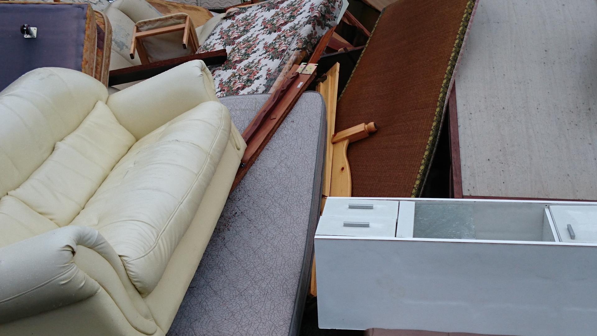 堺市でソファーを処分する4つの方法！不用品回収・粗大ゴミ処分の費用 